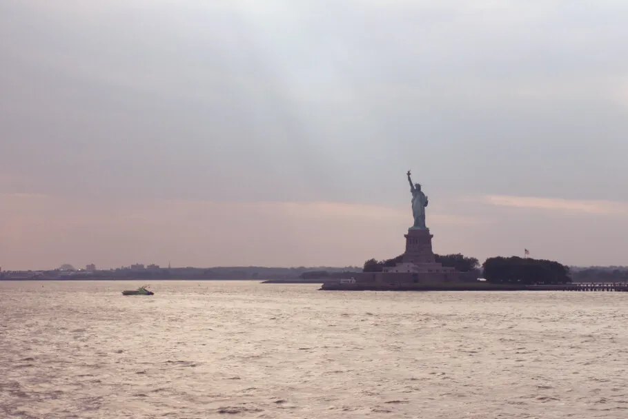 Statue de la Liberté vue depuis Battery Park